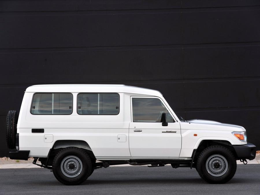  Toyota Land Cruiser 70 Wagon 2010 года  (ZA) (фото 19 из 21)